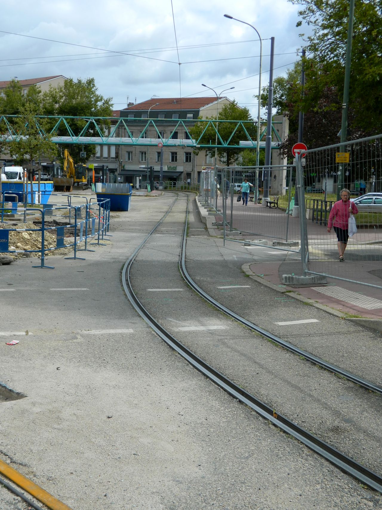 : La circulation des trams se fait encore en VUT par la voie en boucle du terminus du T3.