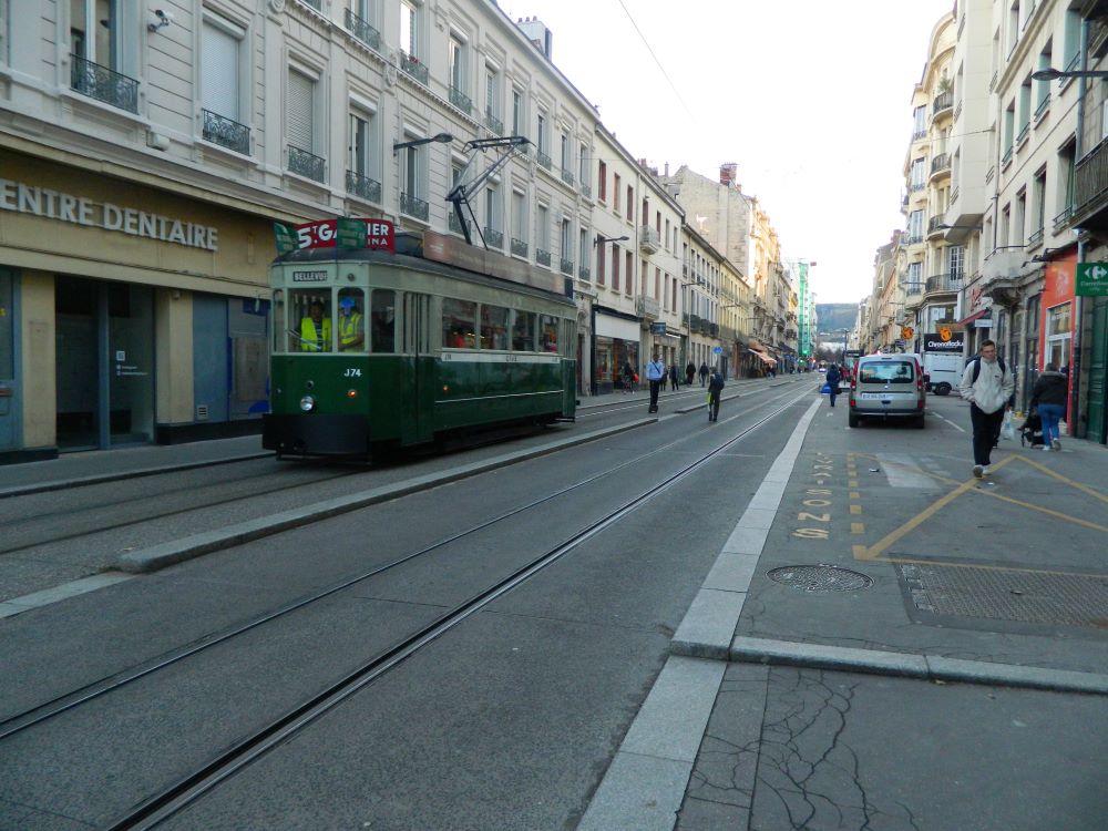 Tram J74