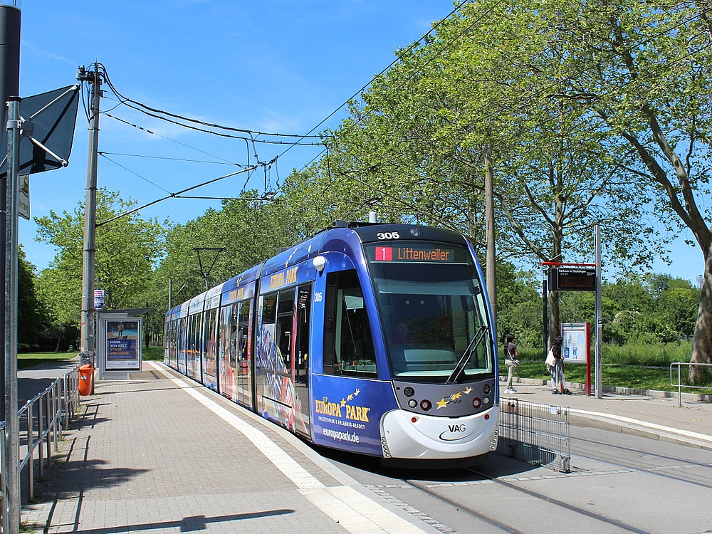 Fribourg-en-Brisgau : rame CAF Urbos100, vue le 1er juin 2019 (Frank Wonnenberger) 