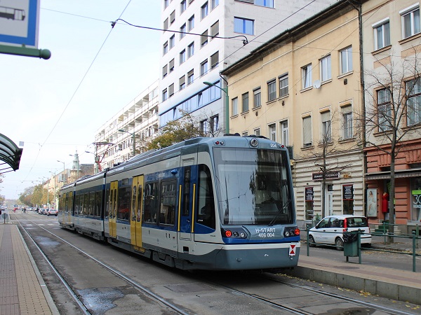 Szeged : rame stadler CityLink dans la partie urbaine de la ville (frank Wonnenberger)
