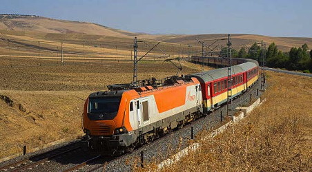 Train entre Sidi Mbarek Du R'Dom et Ain El Kaerma (Meknès - Sidi Kacem)