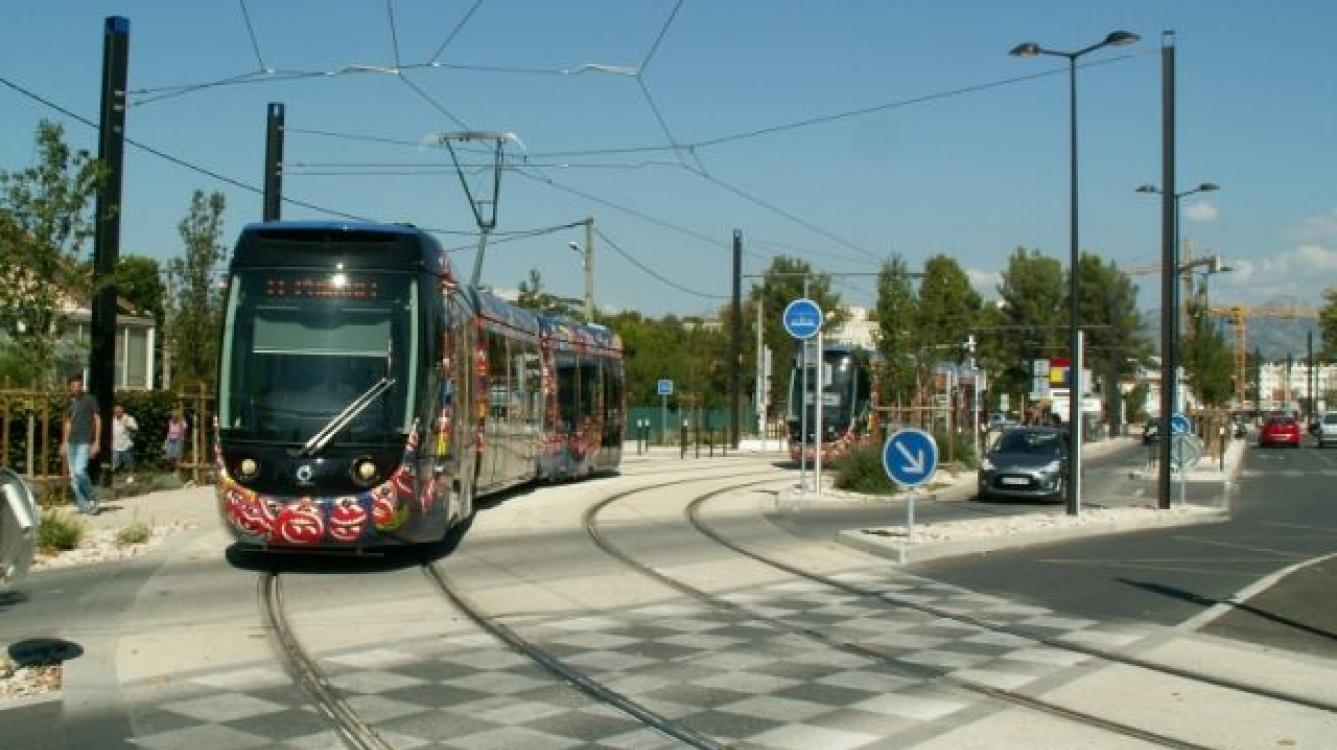 Tramway d'Aubagne station Piscine