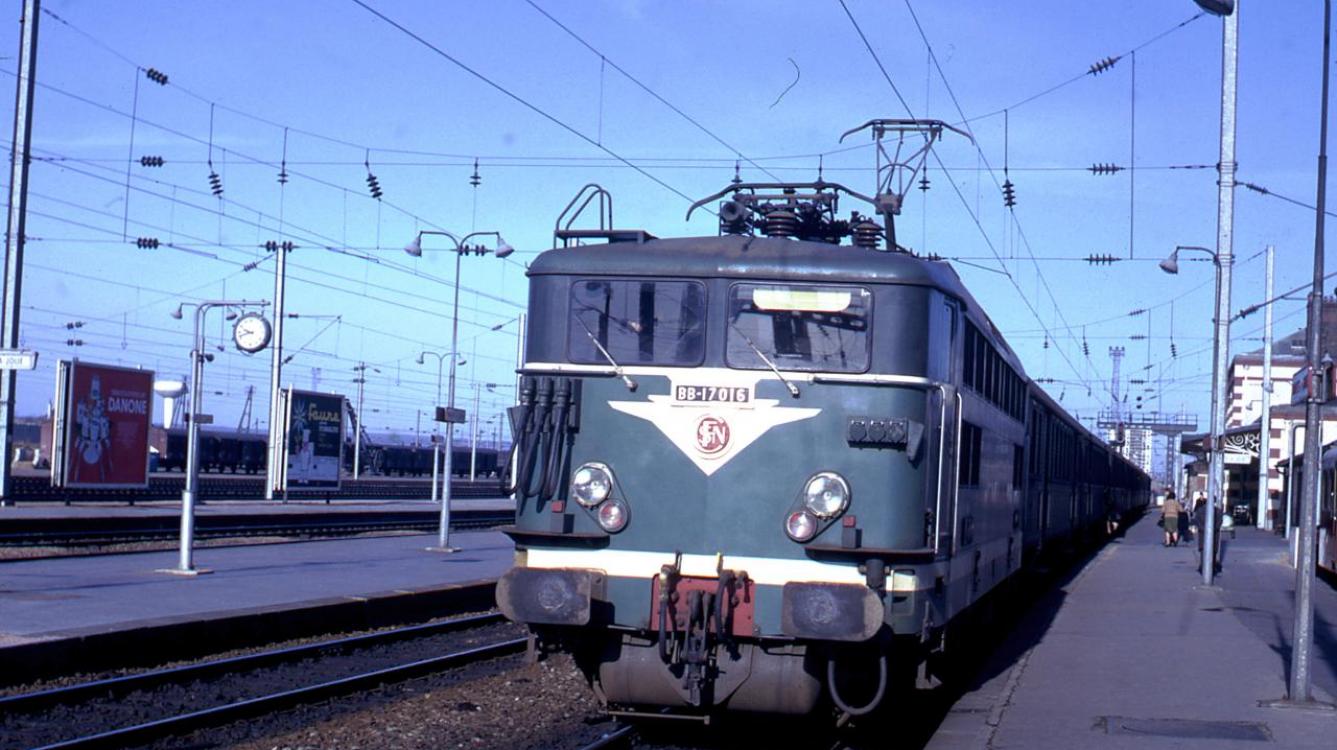 Train spécial AAPSL du 10 décembre entre Paris et Rouen avec le BB ...