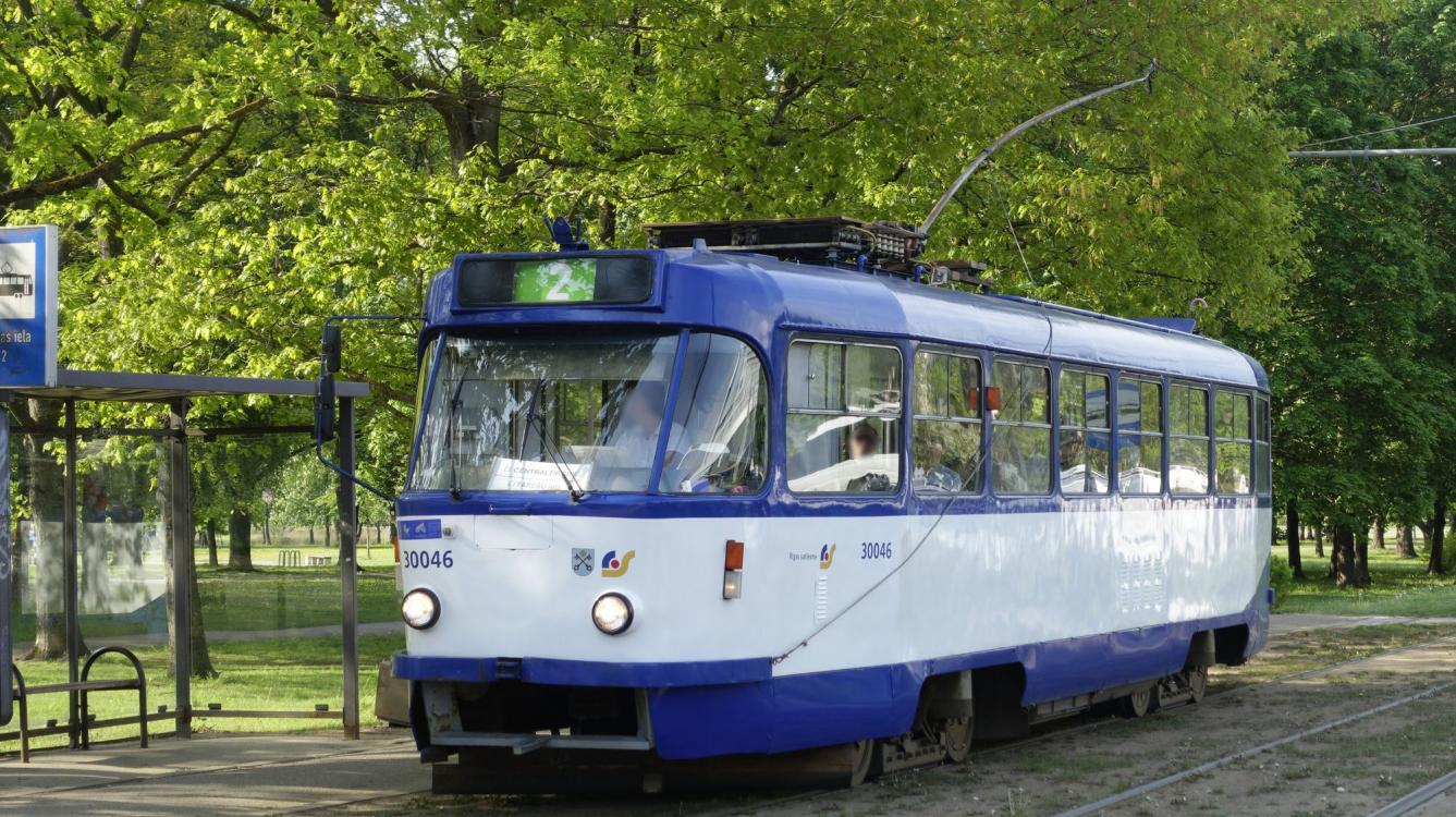 Riga : ramway  CKD Tatra type T2SU N° 30046 de 1977 sur la ligne 2