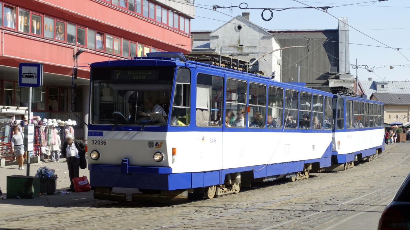 Riga : Tramway Tatra type T6B5 N° 32036 de 1988 sur la ligne 7