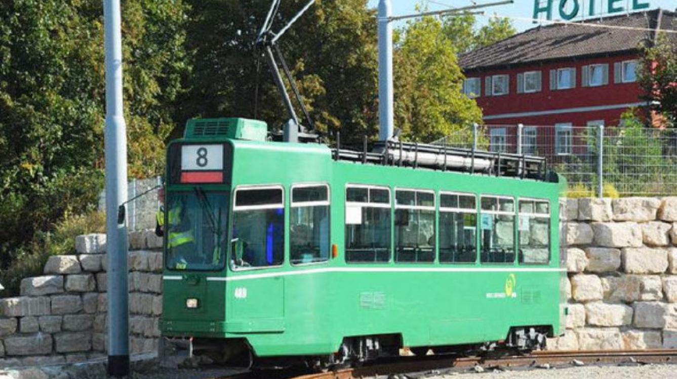 La motrice 489 sur la boucle du terminus