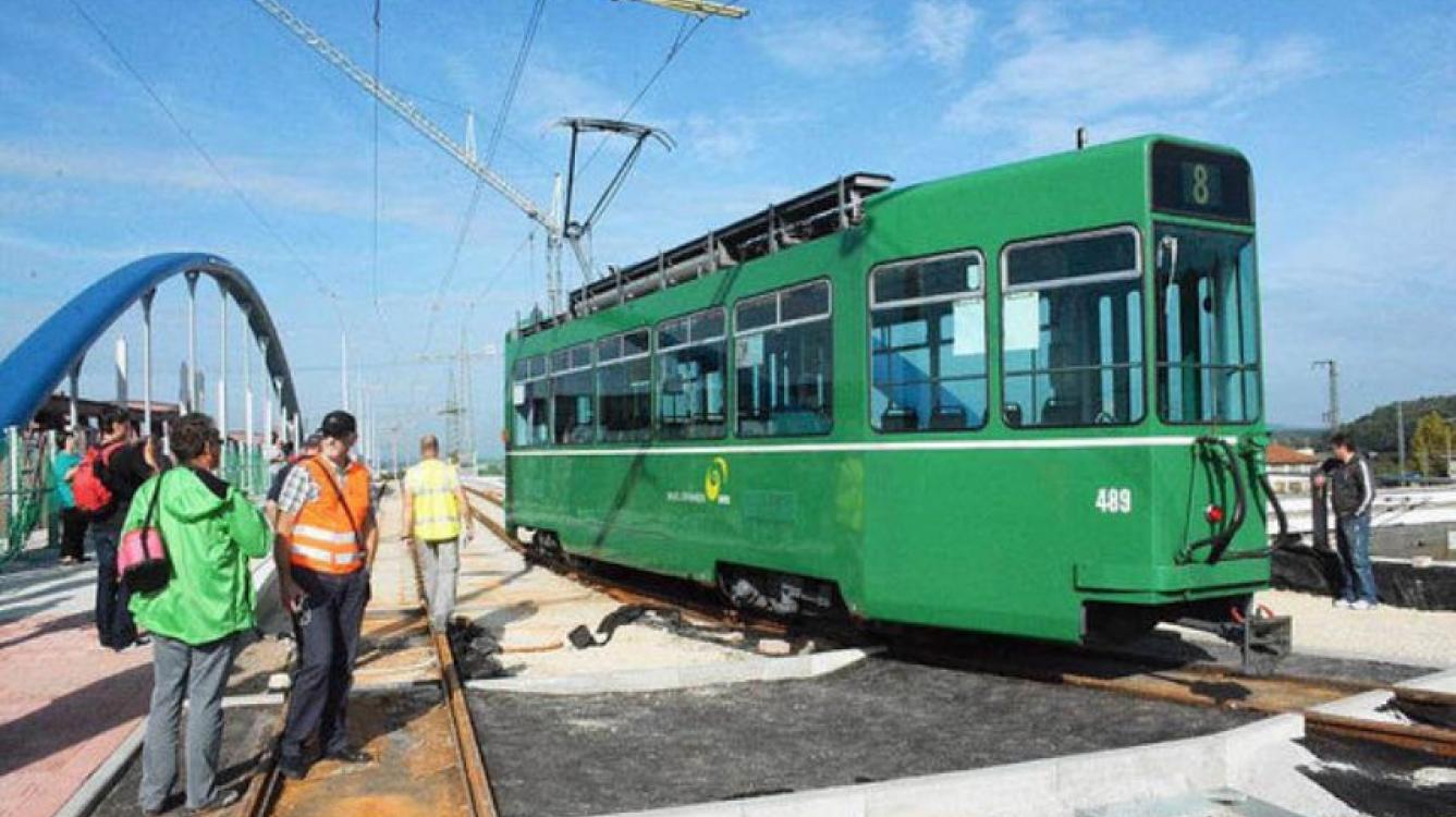 La motrice 489 sur la boucle du terminus