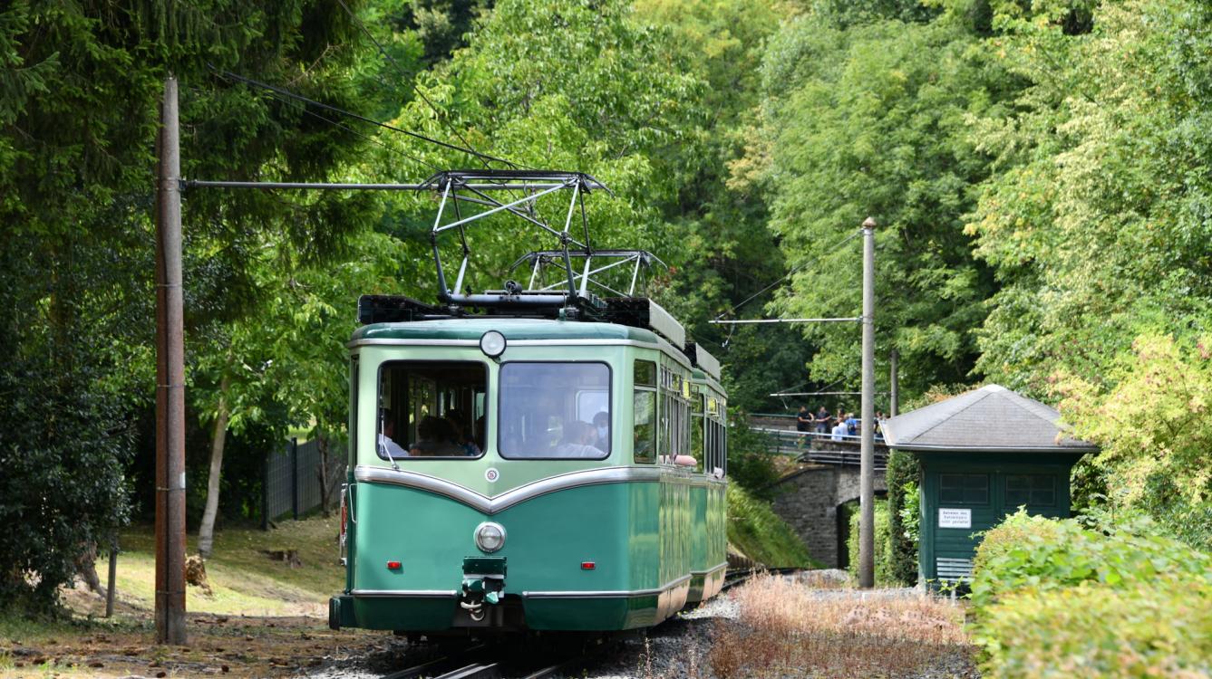 Schloss Drachenburg est situé à mi-distance de la ligne qui fait 1.5 Km retour des rames 3 et 2