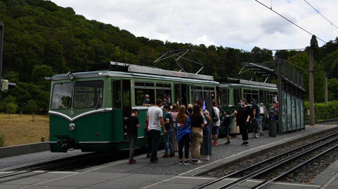 Les rames 4 et 5 attendent le croisement