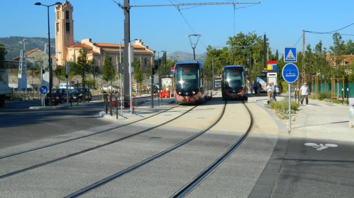 Tramway d'Aubagne station Piscine