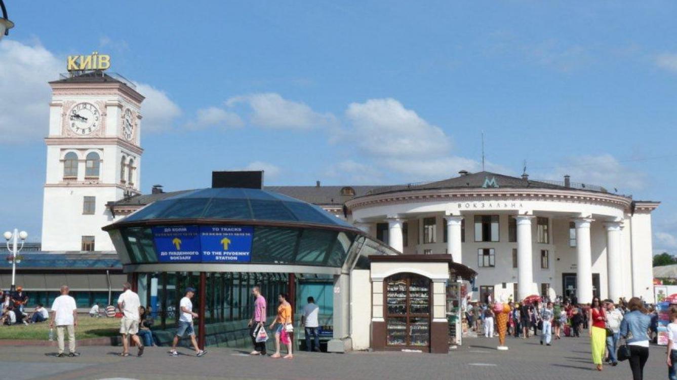 Kiev: la gare centrale vue de l'extérieur