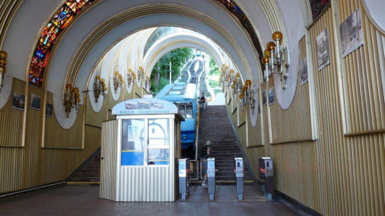 Kiev: Le funiculaire station inférieure