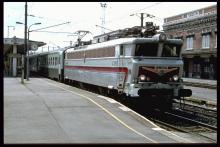 CC 40109 en gare de Saint-Quentin (1992)