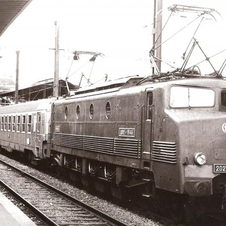 La 2D2 5546 en tête du train spécial du COPEF attend le départ à Paris-Austerlitz (Photo Jean-Pierre Comes)