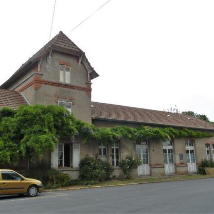 Ancien bâtiment voyageur d'Attigny
