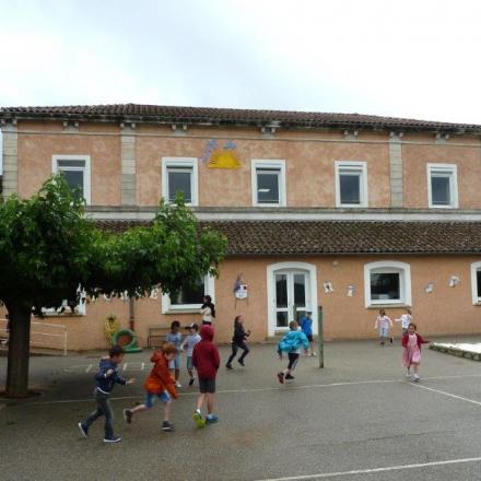 Ancienne gare reconvertie en école (Vogüe)