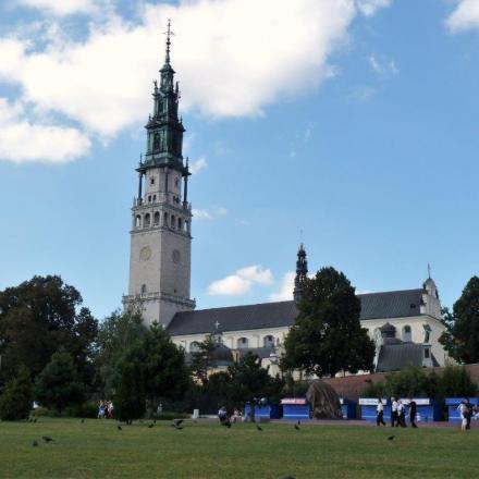 Avant le tramway, une vue de la basilique du monastère de Jasna Gora
