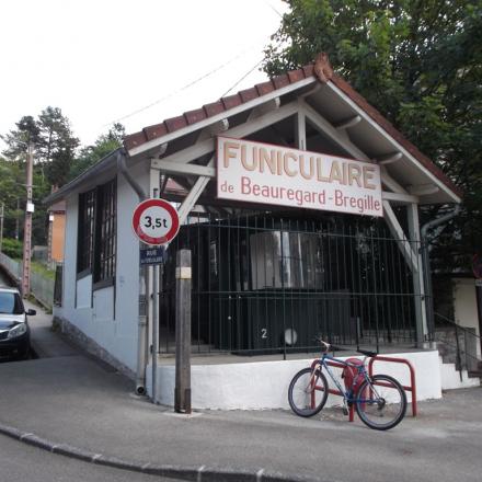 Vue de la gare basse du funiculaire de beauregard Bregille