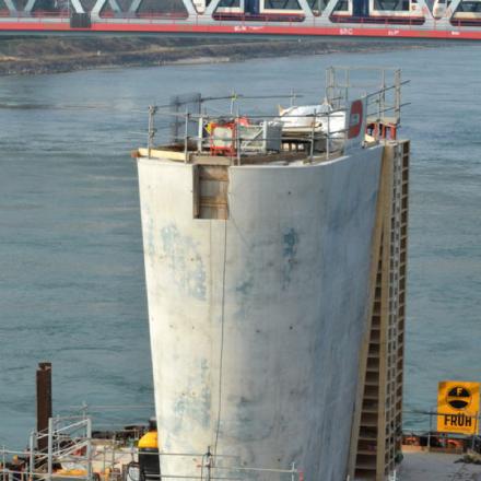 Construction d'une pile de pont au milieu du Rhin - Alain Masson
