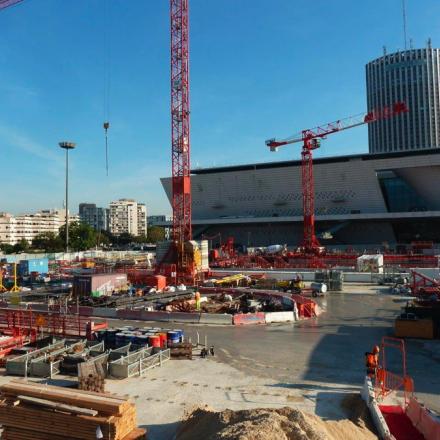 Vue générale du chantier devant Palais des Congrès