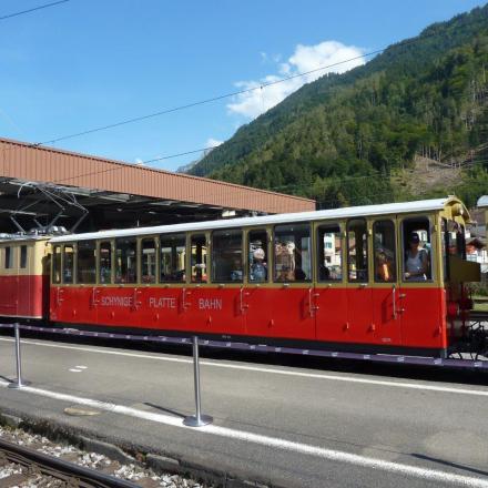 Train SPB en gare de Wilderswil
