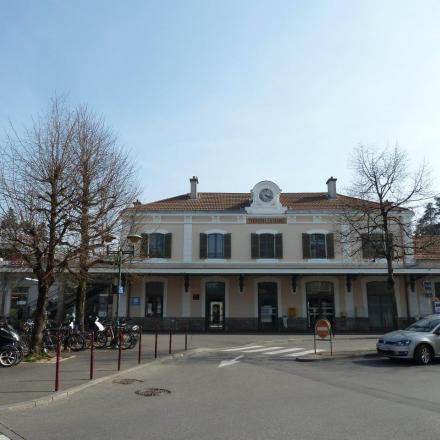 Le bâtiment voyageur de la gare de Thonon-les-Bains côté cour