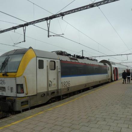 Arrivée à Knokke, locomotive 18 de la SNCB (Vectron de Siemens)