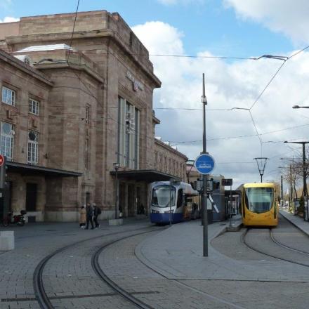 Tram-train & tramway devant la gare de Mulhouse Ville
