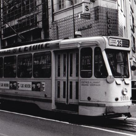 La Motrice 9088 assure un service de la ligne 35. Cette serie à deux essieux vit ses dernières années (1972)