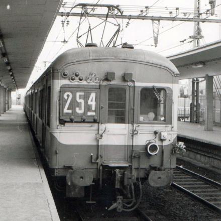 Rame Z en gare de Massy-Verrières, le dimanche 28.4.74