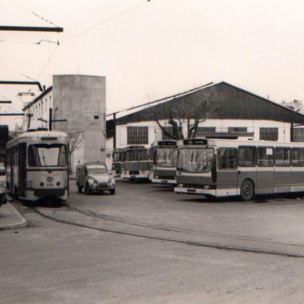 La PCC 2014 au terminus du dépôt Saint-Pierre Marseille voisine avec les bus : D.28.01.1979.jpg