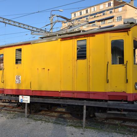 Locotracteur Fe 2/2 numéro 32 de l'OC en gare dOrbe