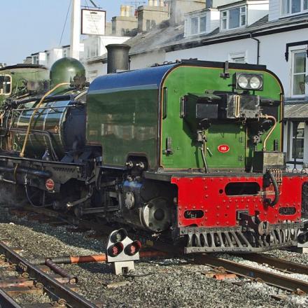 Porthmadog la Garratt 143 resplendissante