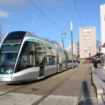 16 décembre 2014: mise en service du T8 ile-de-France. rame 819 à l'essais satin Paul Eluard à Saint-Denis