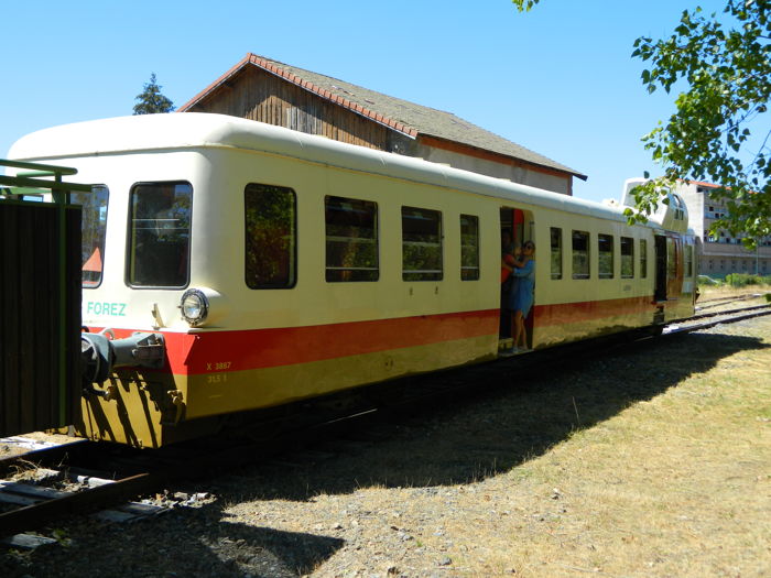 L'autorail X3867 de l'AGRIVAP est le troisième à arriver en gare de la Chaise-Dieu