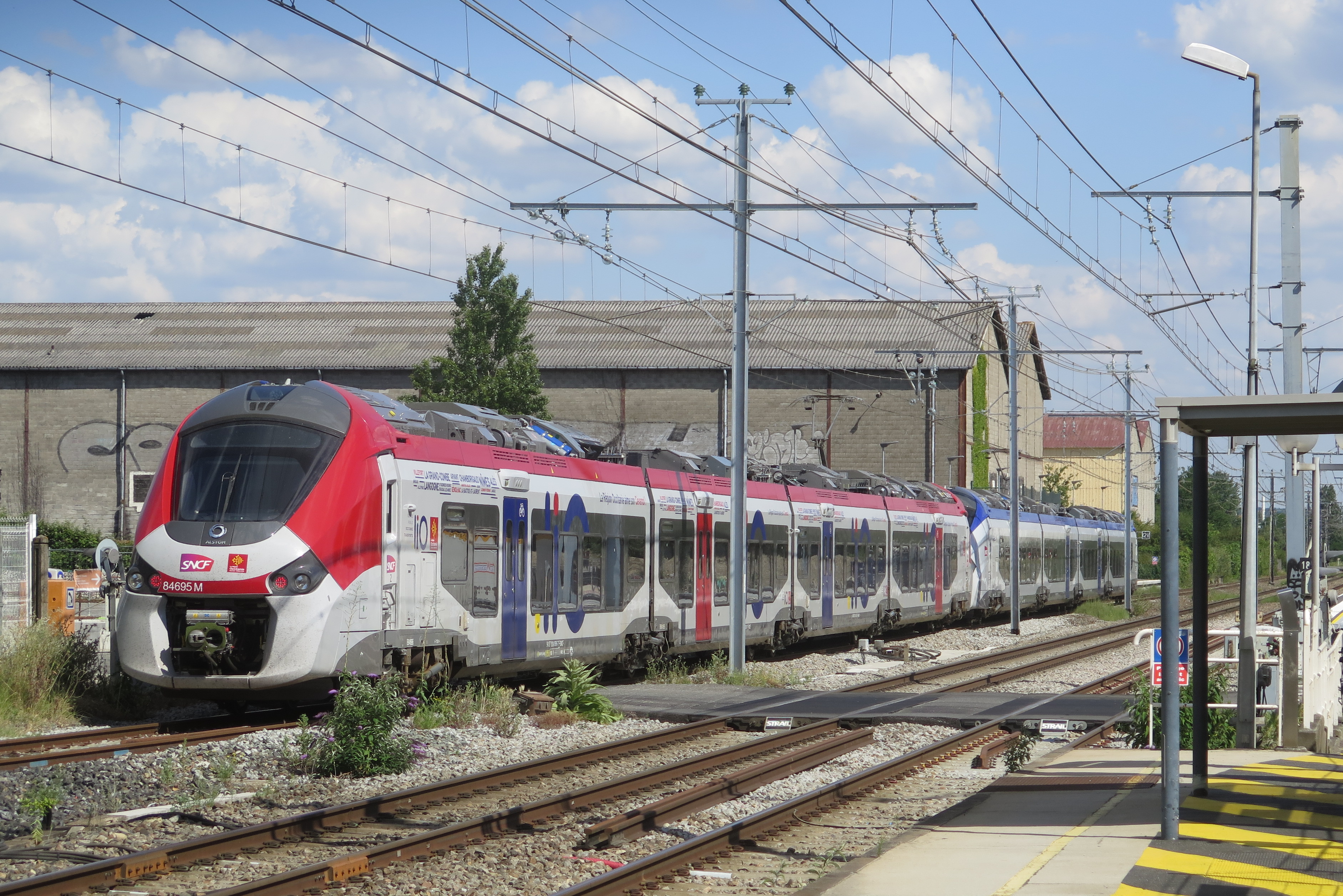 29Mai 2020 : Toulouse Montaudran rame Régiolis du Cévenol b 84695-84697-m_Francois Droisy.